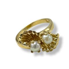 ⚓14k Gold Vintage Double Pearl Statement Ring Size 7 Solid 14k gold, stamped 14k. Excellent condition! We sell the highest quality vintage and pre-owned items! Free domestic shipping always! On its way to you in 1 business day. 30 day return policy! ⚓The Details Size 7 2.2 mm band Two pearls 3.7 grams ⚓Who We Are We are a small, family-owned business in Plymouth, MA. Located in the heart of Main Street, Main Street Jewelry Co.'s mission is to find one-of-a-kind, unique pieces. Vintage, antiques, Street Jewelry, White Band, Small Family, Ring Size 7, Rope Chain, Silver Diamonds, Main Street, Gold Style, Cute Jewelry