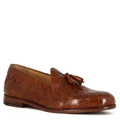 Men's loafers with tassels
 Light brown woven leather
 Leather sole
 Leather lined
 Double leather insole
 Made by hand
 Made in Italy Semi-formal Leather Moccasins With Brogue Detailing, Brown Leather-lined Moccasins For Business, Loafers With Tassels, Brown Crocodile Pattern Loafers For Semi-formal Occasions, Masculine Brown Slip-on Moccasins, Men's Loafers, Shoe Size Conversion, Men Shoes Size, Handmade Shoes