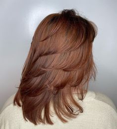 Fresh Butterfly Haircut Styles to Show Off Your Personality Butterfly Layers For Fine Hair, Butterfly Haircut Side Parting, Butterfly Haircut With Short Bangs, Butterfly Haircut Shorthair, Butterfly Layers Hair Medium Straight, Butterfly Haircut Medium Straight, Butterfly Layers Hair Medium With Bangs, Feather Layer Haircut