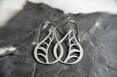 Vine Earrings in stainless steel, silver earrings, silver drop earrings, dangle earrings. leaf earri Architectural Earrings, Architectural Ornamentation, Vine Earrings, Earrings Nature, Stone Wrapping, Hammered Silver, Brass Jewelry, Nature Bracelets, Silver Drop Earrings