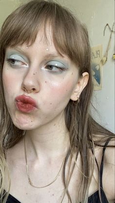 Glam Makeup With Freckles, Unique Everyday Makeup, Eyeshadow Euphoria, Whimsical Makeup, Vintage Dark Academia, Goals Aesthetic, Model Makeup