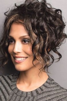 Curly Short Bob Haircut 2021-2022 #hair #haircolor #hairstyles Bob Haircuts 2023, Curly Short Bob, New Short Hairstyles, Bella Hair, Curly Short