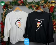 Sweat-shirts de Noël personnalisés pour couples en pain d'épice, Sweats à capuche de Noël assortis pour couples de Noël, Pull de fête de Noël assorti  DESCRIPTIF  * La conception de l'arrière entraîne des frais supplémentaires, veuillez vous assurer d'ajouter les frais à votre achat. * Si vous souhaitez ajouter ou changer quoi que ce soit sur le modèle existant que nous montrons dans l'image, veuillez contacter le vendeur à partir de la boîte de message pour lui demander si les modifications et les demandes supplémentaires peuvent être effectuées ou non, si vous ne demandez pas et demandez Pour cela, sans demander lors de la commande, nous expédierons l'article tel quel sans avoir répondu à la demande. * Veuillez consulter les nuanciers pour connaître la taille et le type de chemise que vo Xmas Couple, Christmas Couples, Couples Sweaters, Party Sweaters, Ugly Christmas Sweater Funny, Couples Sweatshirts, Matching Sweatshirts, Matching Couple Shirts, Funny Xmas