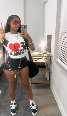 Leather Shorts Outfit With Sneakers, Mesh Leggings Outfit Black Women, Graphic Tee Outfit Black Women, Shorts Outfits Black Women, Festival Outfits Black Women, Mesh Shorts Outfit, Leather Shorts Outfit, Fye Fits, Outfits Black Women