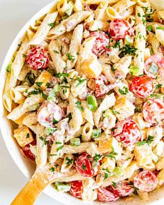 This simple 20-minute Chicken Club Pasta Salad is both easy to make and incredibly delicious! It’s full of juicy chicken, crispy bacon, savory cheddar, and fresh tomatoes and then tossed together with perfectly cooked pasta and creamy addictively good ranch dressing! #recipe #chickenclub #pastasalad Bacon Pasta Salad Recipes, Club Pasta Salad, 1905 Salad Recipe, Chicken Club Pasta Salad, Bacon Pasta Salad, Chicken Pasta Salad Recipes, Chicken Bacon Pasta, Pea Salad Recipes