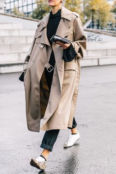 Trenchcoat Outfit, Trenchcoat Style, Spring Trench Coat, Spring Trench, Trench Beige, Mode Mantel, Daily Fashion Inspiration, Trench Coat Style