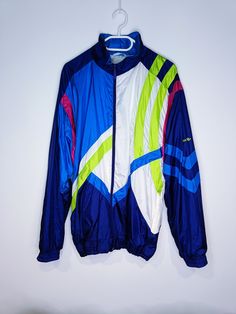 Defects visible in the photos. Condition 9/10 Length 77cm Width 65cm Sporty Graphic Print Windbreaker, Sporty Windbreaker With Graphic Print, 90s Windbreaker For Outdoor Activities, Sporty Windbreaker With Graphic Print For Sports, 90s Style Windbreaker For Outdoor Activities, 90s Style Long Sleeve Windbreaker For Outdoor Activities, 90s Style Long Sleeve Windbreaker For Outdoor, Retro Multicolor Windbreaker For Streetwear, 90s Style Long Sleeve Track Jacket For Outdoor