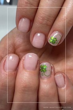 minimalist shamrock nails Gold Shamrock Nails, Easy St Patricks Day Nails Simple, Spring Nails For Work, St Patricks Nail Designs Short, Minimalist St Patricks Day Nails, St Pattys Day Nails Short, Short St Patricks Nails, St Patrick Day Nails Acrylic Short, St Pattys Nails Simple