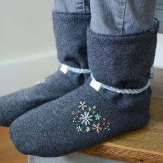 Sew yourself some cosy slipper boots to keep feet snug and warm this winter.  These simple-to-sew yet impressive boots are bound to delight!Sizes:  Women's 5-12 and Men's 8.5-15{PDF Pattern Features}-  Fully lined with no scratchy exposed seams-  Leather/suede can be used for soles-  External or Internal elastic-  BONUS pattern piece for a longer boot which you can also turn over into a cuff -  An adventurous beginner sewer will be able to complete these with ease.View shoe size chart:https://ww Beginner Sewer, Shrunken Sweater, Holiday Hand Towels, Sewing Men, Men Tie, Exposed Seams, Love Sewing, Sewing Gifts, Bearpaw Boots