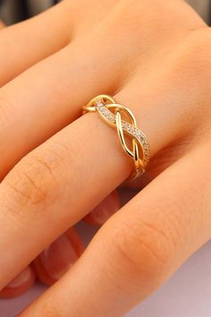 Girlish Ring Designs Gold, Gold Rings Women Unique, Twist Gold Ring, Casual Rings Women, Simple Gold Rings For Women, Gold Infinity Ring With Prong Setting, Women Rings Gold Indian, Everyday Rings Gold, Minimal Rings Gold