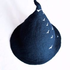 Design: Handmade felted needle felted witch hat In Stock: 5-10 days for processing Include: Only The hat Color: Black Material: Felt Wool (100% merino wool) Size: Style: Witch Hat Care & Clean: If the item become too fuzzy, just trim any strays instead of pulling out Return & Exchange: 14 days Wrapping: Kraft gift box stuffed with pretty shredded tissue paper Shipping: 7-14 Business Days in normal condition A few notes to remember: Please note that felted crafts are not intended for children you Wool Felted Witch Hat, Diy Felt Witch Hat, Felted Witch Hat, Felted Witch, Hat Halloween Costume, Felt Witch Hat, Felted Crafts, Felted Hats, Shredded Tissue Paper