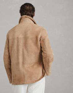 Suede shearling field jacket Refined Brunello Cucinelli materials reinterpret the field jacket, an icon of retro style inspired by travel and exploration. Suede shearling is ideal to guarantee warmth and protection at the coldest times of the season, thanks to the combination of the leather exterior and the full, extremely soft wool interior. Distinctive flap patch pockets complement the iconic look of the garment. Man Blazer, Blazer And T Shirt, Boutique Online, Mens Eyewear, Knitwear Dress, Eyewear Womens, Field Jacket, Mens Fragrance, Shirt Skirt