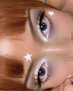 Cute Makeup Inspiration, White Winter Makeup, Dots On Face Makeup, Maquillage Euphoria, White Waterline Makeup, Star Makeup Y2k, Unique Makeup Ideas Creative, Liner Makeup Looks, Creative Makeup Looks Inspiration