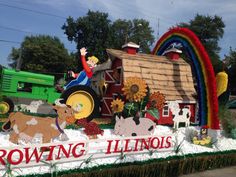 a parade float is decorated with farm animals