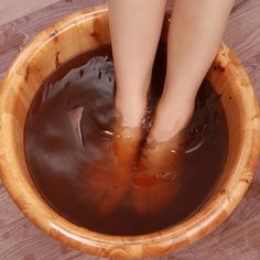 Foot Detox Soak, Foot Soak Recipe, Leg Swelling, Swollen Legs, Poor Circulation, Cleanse Your Body, Detox Your Body