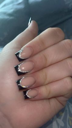 Square nail, black french tips, silver outline💅 Silver And Black Nail Ideas, Simple Nails Design Black, Homecoming Nails Short Square, Nail Ideas To Go With Black Dress, Nail Idea Black, Black Design Nails Square, Short Birthday Nails Black, Hunter Green And Black Nails, Black And Silver Nails Square