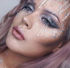 Ice Queen Couple Costume, Silver Fantasy Makeup, Ice Face Makeup, Frost Makeup Ice Queen, Snow Flake Makeup Look, Ice Queen Costume Halloween, Winter Fantasy Makeup, Winter Queen Makeup, Frost Makeup Look