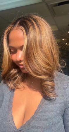 Natural Hair Highlights, Blonde Natural Hair, Pressed Natural Hair, Dyed Curly Hair, Silk Press Natural Hair, Honey Brown Hair, Dyed Hair Inspiration