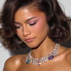 Zendaya Pink, Soft Pink Makeup, 90s Makeup Look, No Ordinary Girl, 90s Makeup, Dope Makeup, Fancy Makeup, Makeup Eye Looks, Makeup Tutorial For Beginners