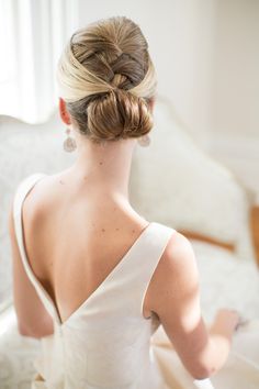 Braided sleek wedding updo: http://www.stylemepretty.com/2015/04/03/merrimon-wynne-house-bridal-inspiration/ Photography: Katherine Miles Jones - http://www.katherinemilesjones.com/ Sleek Wedding Updo, Romantic Bridal Updos, Bridal Updos, Braided Chignon, Elegant Wedding Hair, Bridal Wedding Hair