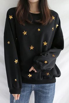 Stars Sequined Loose Black Sweatshirt – Nada Outfit Land Long Sleeve Tops With Star Print For Streetwear, Long Sleeve Star Print Tops For Streetwear, Oversized Crew Neck Top With Star Print, Oversized Star Print Crew Neck Top, Black Star Print Top For Winter, Oversized Long Sleeve Tops With Star Print, Casual Black Star Print Sweater, Black Casual Sweater With Star Print, Casual Black Sweater With Star Print