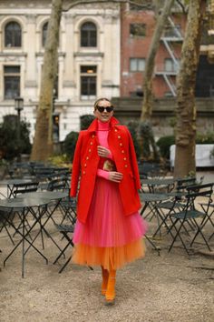 CHOOSE YOUR HUE // NEON TULLE SKIRTS Winter Outfits Party, Half Screen, Fashion Winter Outfits, Puff Skirt, Mtv Music, Tulle Skirts, Fashion Sites, Colour Inspiration, Half Skirt