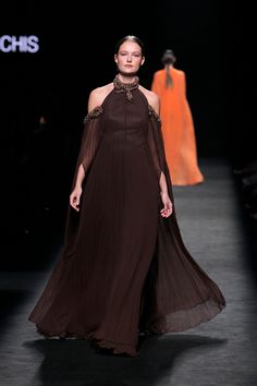 Her Trove - Exposed shoulders pleated gown with necklace Brown Chiffon Dress, Marchesa Couture, Ancient Dress, Dress Cape, Pleated Gown, Dress Name, Midi Dress Style, Cape Sleeves, Long Midi Dress