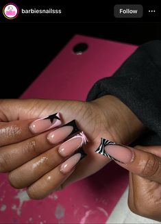 Fall Nail Ideas Black Women, Old School Acrylic Nails, Short Nails Inspo Black Women, Acrylic Nail Inspo Square, Solid Color Nails With Design, Simple Gel X Nails Design, Square Design Nails, Black And Light Pink Nails, Pink N Black Nails