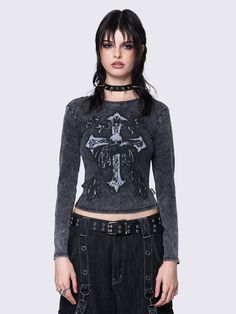 Shop our washed grey long sleeve top featuring a bold skull cross graphic print that oozes grunge and goth vibes. With a slim fit, rounded neckline, and regular length, this top is perfect for an edgy, casual look. Find alt fashion clothing at Minga London! Goth Vibes, Cross Graphic, Minga London, Neckline Slimmer, Vintage Inspired Outfits, Knitted Tops, Alt Fashion, Art Base, Grey Wash