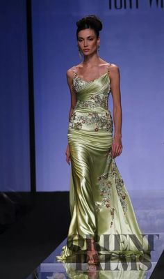 Tony Ward, Fashion Gowns, Moda Chic, Stunning Gowns, Gowns Of Elegance, Designer Gowns, Gorgeous Gowns, Beautiful Gowns, Fancy Dresses