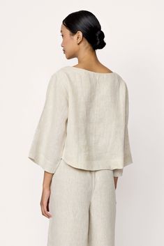 The Popover Top embodies timeless style, offering versatile options for every occasion. Made from premium 100% linen, it features a boxy cut with a cropped length and a sophisticated high neckline. Create a polished ensemble by pairing it with the matching Everyday Pant or opt for a casual look by teaming it with high-rise denim. Made with organic linen Lined with organic cottonHandmade in IndiaMachine wash cold, lay flat to dry, and warm iron as needed. Honoring Earth + Maker Our wovens are han Elegant Cropped Top For Loungewear, Chic Cropped Linen Tops, Elegant Beige Linen Top, Versatile Cropped Linen Tops, Modern Linen Tops For Daywear, Versatile Beige Linen Top, Chic Boxy Summer Tops, Chic Linen Top In Flax Color, Cropped Linen Workwear Tops