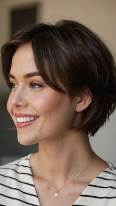 Snip It Short: 15 Short Hair Ideas for Women with Round Faces - TecArticles Bob Women Hairstyles, Short Hair And Color Ideas, Short To Medium Haircuts For Round Faces, Hairstyling For Short Hair, Short Women’s Hairstyles, Round Pixie Haircut, Bobs Round Face, Pixie Bob For Round Face, Chic Hairstyles Short