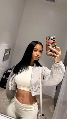 Winter Fits Baddie, Famous Lifestyle, Rich Rich, Makeup Stuff, Stylish Summer Outfits, Future Apartment, Chill Outfits, Aesthetic Women, Baddie Hairstyles