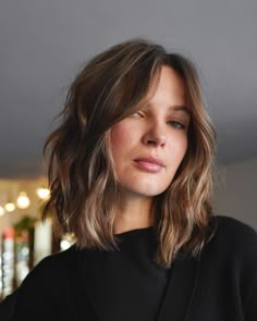 20 Flattering Shaggy Hair to Inspire You Lob Haircut Layered, Shaggy Bob Haircut, Bob Haircut With Bangs, Lob Haircut, Long Bob Hairstyles, Trending Haircuts, Haircuts With Bangs, Shoulder Length Hair, Medium Length Hair Cuts