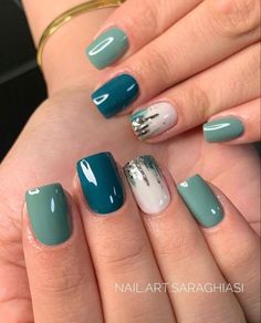 Blue And Green Nails Ideas, Peacock Nail Designs, Peacock Nails, Teal Nails, Short Acrylic Nails Designs