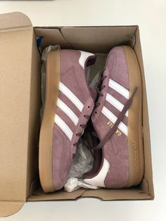 #adidas #purplegazelle #gazelle #purple #shoes #shoeinspiration Purple Adidas Shoes, Purple Gazelle, Shoes Gazelle, Gazelle Adidas, Purple Shoes, Shoe Inspiration, Adidas Gazelle, Pretty Shoes, Adidas Shoes