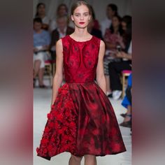 $5,700 Oscar De La Renta Love Red Silk Floral Pleaded Side Sash Runway Dress 8 New With Tag. - Beautiful!! - Red Silk With Gorgeous Flower Establishment And Beads. Mint Condition No Visible Sign Of Wear. - Collectors Sample - So Stunning - Oscar De La Renta Most Beautiful Exclusive Rare Floral Love Red Silk Dress. Pleaded Skirt With Rose Flower Established Side Sach From Famous Oscar De La Renta. Oscar De La Renta Give Us Pure Style And Elegance With This Stunning Love Red Floral Silk Dress. Thi Red Full Skirt Dress For Spring, Chic Red Dresses With Full Skirt, Chic Red Full Skirt Dresses, Chic Red Dress With Full Skirt, Luxury Red Cocktail Dress, Luxury Sleeveless Red Dress, Red Carpet Midi Dresses For Spring, Red Silk Midi Dress For Gala, Elegant Midi Dress For Red Carpet And Spring