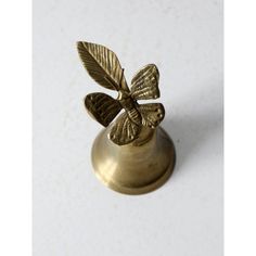 This vintage brass handbell boasts a decorative butterfly handle, perfect for adding a charming touch to your home. With a butterfly perched atop a leaf on top, its the perfect way to add a classic and elegant accent. Decorative Butterfly, A Butterfly, Vintage Brass, Brass