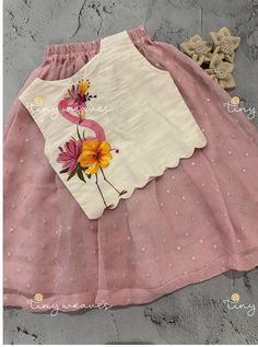 Kids Frock, Kids Party Wear Dresses, Kids Dress Collection, Frocks Design, Kids Blouse, Fabric Paint Designs