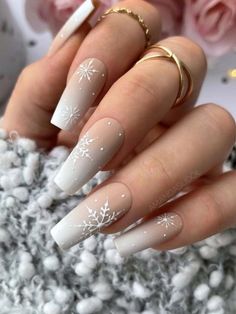 Snowflake Christmas Nails Acrylic, Winter Designs Nails, Coffin Snowflake Nails, Snow Nails Winter White, Snow Nails Acrylic, Pretty Winter Nails Acrylic, Snow Flake Nails Acrylics, Snowflake On Nails, White And Silver Christmas Nails