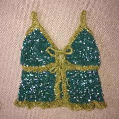 Beautiful green crochet top using sequin yarn! Crochet Top With Sequins, Sequin Yarn Crochet, Sequin Crochet Top, Crochet Sequin Top, Green Crochet Top, Sequin Crochet, Knit Ideas, Green Crochet, Garment Pattern