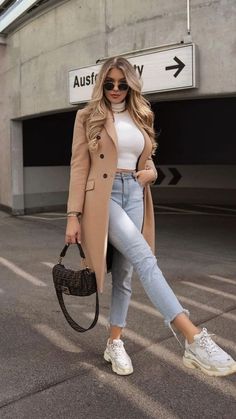 Classy outfits: how to dress classy with elegant outfits and chic outfits Casual Classy Outfits, Mode Editorials, Classy Winter Outfits, Winter Fashion Outfits Casual, Outfit Chic, Inspired Outfits