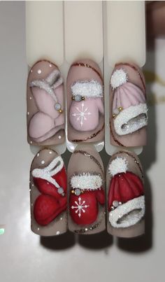 Nail Noel, Acrylic Nail Designs Coffin, Acrylic Nails Almond Shape, Nail Art Noel, Subtle Nail Art, Mickey Nails, Santa Nails, Feather Nails, Xmas Nail Art