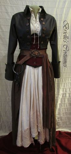 Pirate Era Clothes, Fantasy Clothing Pirate, Pirate Vest Woman, Modest Pirate Costume Women, Historically Accurate Pirates, Steampunk Female Outfits, Male Pirate Outfit, Fantasy Pirate Outfit, Pirate Drawing Reference