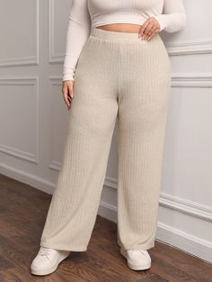 Square Pants Outfit Plus Size, Wide Leg Pants Outfit Plus Size, Knit Pants Outfit, Plus Size Party Wear, Knit Wide Leg Pants, Wide Leg Pants Plus Size, Body Positive Fashion, Cute Sporty Outfits, Wide Leg Pants Outfit