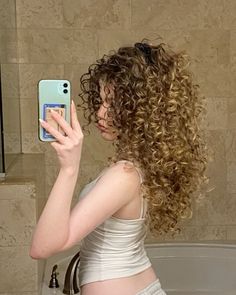 Curly Asian Hair, Beautiful Natural Curly Hair, The Wet Look, Curly Hair Brush, Hairstyle Easy, Natural Curly Hair Cuts, Curly Hair Types