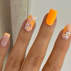 Summer Nails Inspo 2024 Coffin, Orange Daisy Nails, Tequila Sunrise Nails, Orange Design Nails, Orange Nails With Flowers, Fun Acrylic Nails Designs, Summer To Fall Nails, Cute Orange Nails, Orange Flower Nails