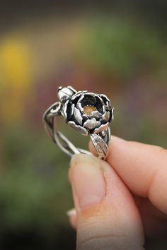 ITEM DESCRIPTION: Weight - 8 g Materials: silver 925, citrine, or other gems. I made this peony ring out of silver and citrine. I cut and bent each petal, which is why this silver flower looks so natural and unique. The band of the ring is intertwined twigs, leaves, and a bud. And the whole ring looks like a real peony blooming on your finger. It will be a great addition to your jewelry collection or a special piece for an Engagement. This handmade ring will come to you in a gift box - ready for gifting. You can order a pretty pendant and earrings with a peony flower in my shop https://www.etsy.com/shop/UrsulaJewelry?ref=seller-platform-mcnav&search_query=peony Peony Ring, Floral Proposal, Hair Accessories Tutorial, Silver Jewelry Wedding, Wire Sculptures, Jewelry Floral, Pretty Pendant, Botanical Jewelry, My Wedding Day