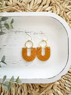 Crafted from deep mustard leather, each earring features an inverted arch shape that dangles gracefully from a gold-toned ring. Lightweight and designed for movement, these earrings are perfect for transitioning from summer to fall, adding a touch of warmth and style to any outfit. ♡ 𝗗𝗘𝗧𝗔𝗜𝗟𝗦: ♡ * This listing is for the exact earrings in the pictures - what you see is what you'll receive! * Ear wires are stainless steel. ♡ Enjoy FREE standard shipping with a $35 purchase! Approximate Size: Drop length: 1.5" (excluding ear wire) Total length: 2" (including ear wire) Width: 1" Thank you so much! Please share and tag @myfriendsarahmadeit in your pictures on social media. I'd LOVE to see them! Facebook: My Friend Sarah Made It Instagram: @myfriendsarahmadeit ♡ 𝗩𝗔𝗥𝗜𝗔𝗧𝗜𝗢𝗡𝗦 & 𝗩? Arch Shape, Summer To Fall, Geometric Earrings, Leather Earrings, Ear Wire, Outfit Details, Leather Material, Autumn Summer, Ear Wires