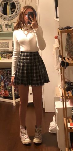 Black Plaid Skirt Outfit Summer, Plaid Skirt Outfit Summer, Black Plaid Skirt Outfit, Study Girl Aesthetic, Sweatshirt And Skirt Outfit, Cute Girly Stuff, Fem Clothes, Techno Outfit, Thrift Ideas